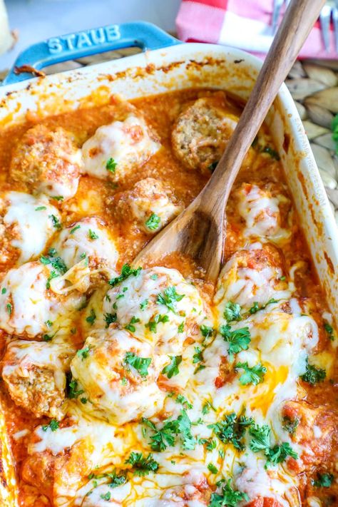 Baked Meatballs Parmesan · Easy Family Recipes Parmesan Crusted Meatballs, Garlic Parmesan Meatballs, Meatball Parmesan Bake, Homemade Beef Meatballs, Easy Meatballs Recipe, Meatballs Parmesan, Easy Italian Dinner, Italian Turkey Meatballs, Easy Meatballs