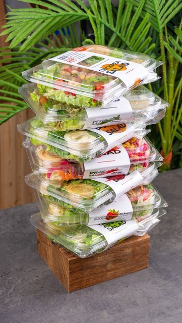 Salad Business, Salad Bar Restaurants, Fresh Food Packaging, Salad Packaging, Salad Shop, Healthy Brands, Salad Box, Salad Rolls, Salad Kits