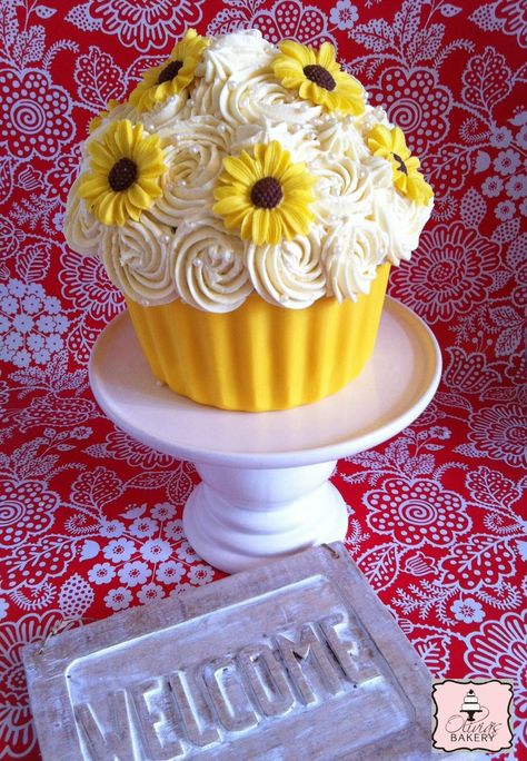 Giant Cupcake Cola Cake filled with Oreo-Cookie Buttercream. Muffin "Liner" from chocolate, flowers are fondant.GLUTENFREE -... Large Cupcake Cakes, Giant Cupcake Cakes, Giant Cake, Big Cupcake, Cola Cake, Large Cupcake, Giant Cupcake, Giant Cupcakes, Chocolate Flowers