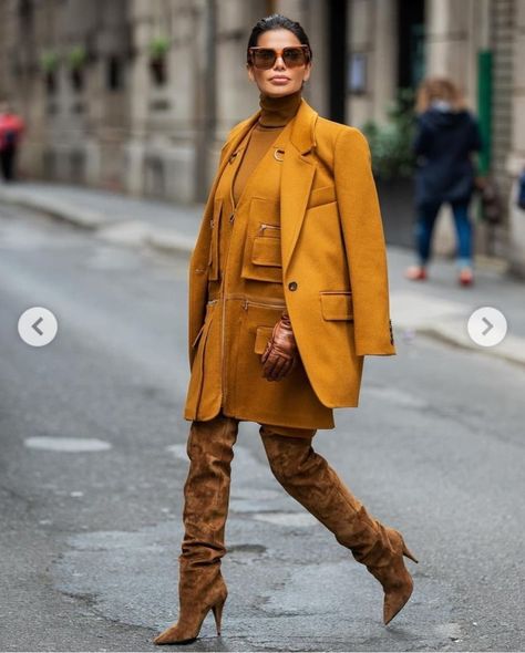 Monochrome Mustard Outfit, Denim On Denim Looks, Outfit Ideas For Church, Denim Looks, Latina Outfit, Monochrome Style, Nyc Street Style, Denim On Denim, Nyc Street