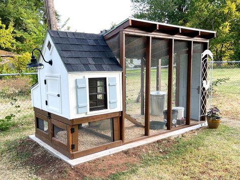 Pallet Backyard, Decorating Backyard, Coop Layout, Coop Decor, Cheap Chicken Coops, Oasis Backyard, Cute Chicken Coops, Small Chicken Coops, Chicken Coop Garden