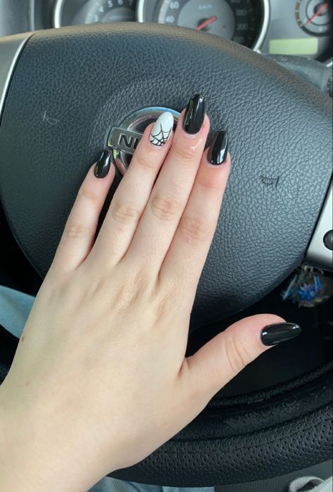 Matte Black Nails With Spider Web, Black Short Halloween Nails, Halloween Nails Black And White, Halloween Nails Spider, Corpse Bride Nails, Nails Spider, Spider Nails, Spider Nail, Black Almond Nails