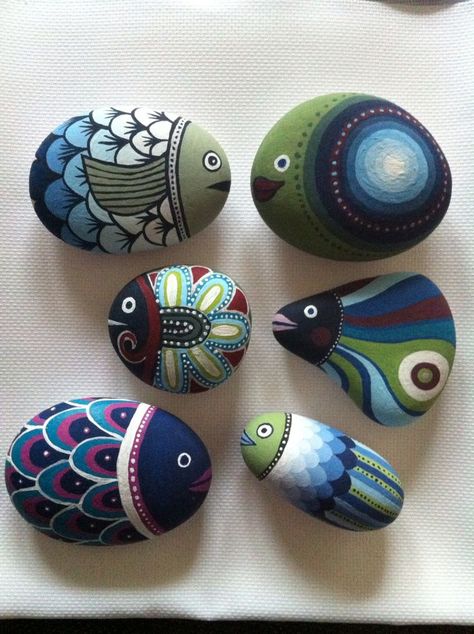 Fish Rocks, Art Pierre, Mandala Rock Art, Stone Art Painting, Painted Rocks Craft, Diy Pool, Painted Rocks Diy, Rock Painting Ideas Easy, Rock Painting Patterns