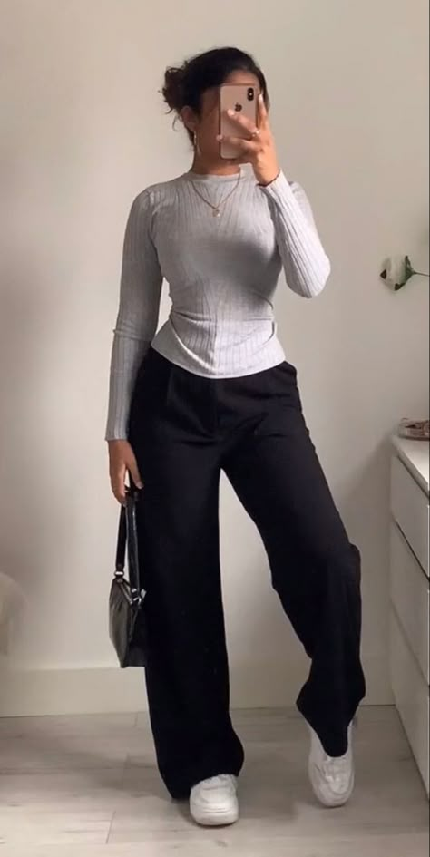 Slender Outfits Casual, Winter Outfits Sixth Form, Casual Women Style, Classy Casual Outfits Black Women Winter, Dress Pants Outfits Casual Winter, Mid Waist Pants Outfit, Black Casual Work Outfits, 22 Year Old Outfits Classy, Girly Modest Outfits Summer