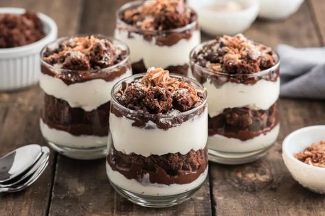 Easy No-Bake Brownie Cheesecake Parfait Recipe - An Italian in my Kitchen Mini Desserts Shooters Recipes, Homemade Parfait, Cheesecake Parfait Recipes, Dessert Shooters Recipes, Cheesecake Parfait, Chocolate Parfait, Parfait Recipe, Cheesecake Parfaits, Brownie Cheesecake