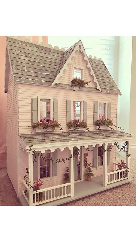 Vintage Doll House Aesthetic, Custom Doll House, Adult Doll House, Dollhouse Painting Ideas, Doll House Painting Ideas, Dolls House Exterior Ideas, Doll House Interior Ideas, Doll House Miniature, Realistic Doll House