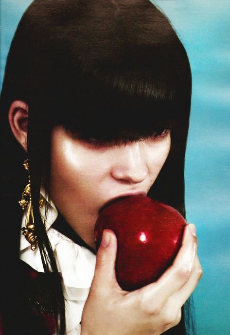 Alas Marcus Piggott, Mert And Marcus, Apples Photography, Devon Aoki, Apple Art, W Magazine, Hair Styles 2017, Eat Fruit, Garden Of Eden