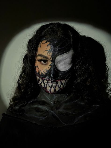 tiktok: @manesh.reyco instagram: @manesh.reyco Female Venom Costume, Venom Halloween Costume Women, Venom Makeup Halloween, Venom Makeup Female, Venom Costume Female, Halloween Costumes Scary Horror Women, Michael Myers Makeup, Scary Costume Ideas Women, Spiderman Posters