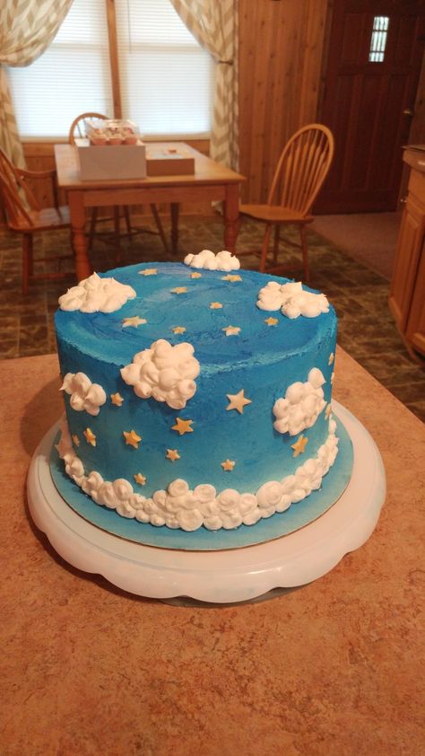 Night time clouds cake by Bon Bon Sky Cake Design, Cloud Cake Design, Cloud Design Cake, Icing Clouds On Cake, Cloud Cakes Ideas, Ifly Birthday, Rain Cake Ideas, Blueberry Cloud Cake, Supermario Cakes