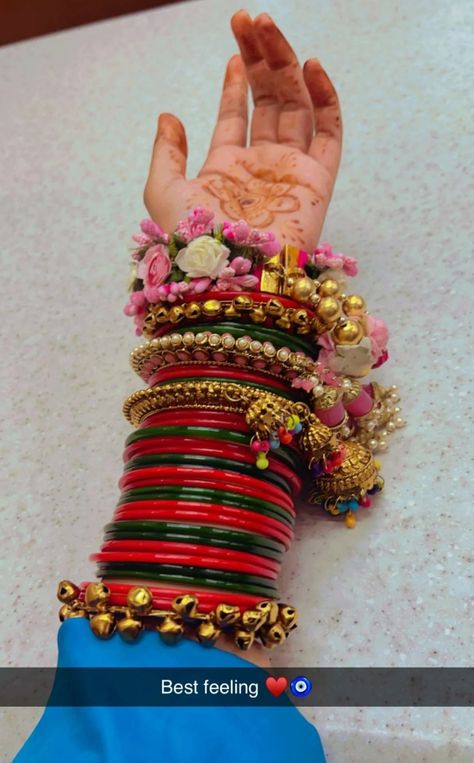 Bangles For Bangle Ceremony, Bangle Ceremony Bangles, Bangle Ceremony Poses, Bangles Ceremony, Bangle Ceremony, Wedding Snapchat, Bridal Chura, Story Ideas Pictures, New Mehndi Designs