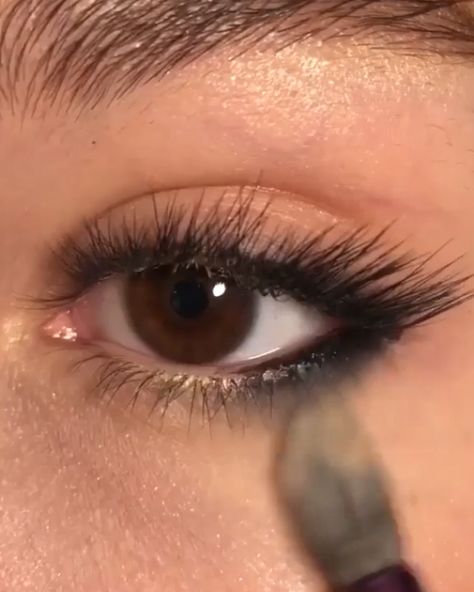 Black Eyeliner Tutorial, Fire Makeup, Tutorial Eyeliner, Smokey Eye Makeup Tutorial, Makeup Tutorial Eyeliner, Eyeliner Styles, Eye Makeup Steps, Makeup Tutorial Video, Pinterest Makeup