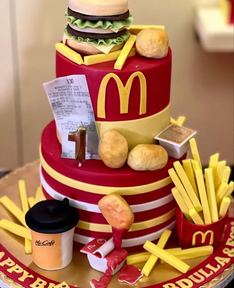 Mcdonalds Birthday Party, Mc Donald's, Craft Food, Realistic Cakes, Dinosaur Themed Birthday Party, Designer Cakes, Mc Donald, Funny Birthday Cakes, Heart Shaped Cakes