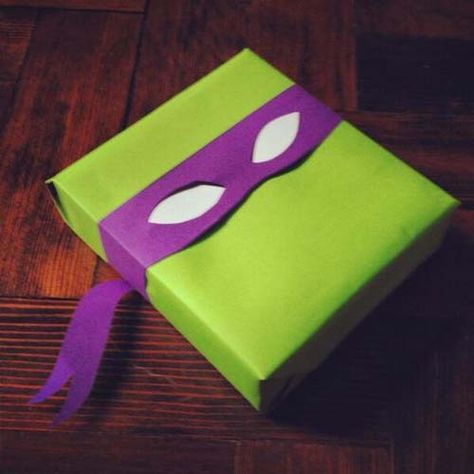 37 Amazingly Creative DIY Gift Wrap Tutorials to Make Your Gift Shine - All Gifts Considered Turtle Birthday Parties, Tmnt Birthday, Ninja Turtles Birthday Party, Ninja Turtle Party, Ninja Turtle Birthday, Turtle Birthday, Turtle Party, Creative Diy Gifts, Creative Gift Wrapping