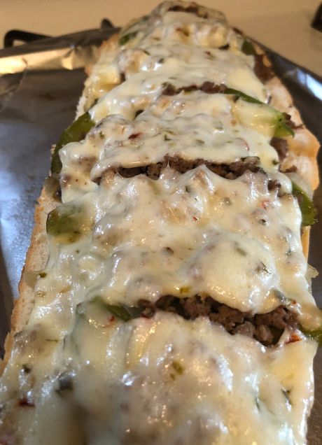 Philly Cheese Steak French Bread Philly Cheese Steak Pizza, Recipe For Lunch, Steak Sandwich Recipes, Philly Cheese Steak Casserole, Steak Pizza, Bread Ideas, French Bread Pizza, Cheese Steak Sandwich, Football Snacks