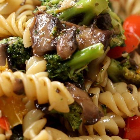 Garlic Veggie Rotini Pasta Recipe by Tasty Rotini Pasta Recipes, Food Rolls, Breakfast Toasts, Packed Snacks, Microwave Meals, Oregano Salt, Dinners Recipes, Dump Dinners, Stuffed Mushroom