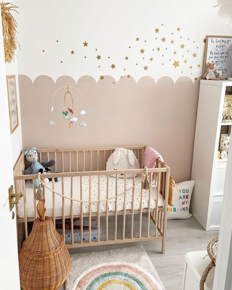 CREATIVE PAINT IDEAS FOR WALLS IN KIDS' ROOMS - Kids Interiors Nursery Scalloped Paint, Scallop Painted Nursery, Scalloped Room Paint, Scalloped Wall Paint Nursery, Painted Scallops On Wall, Wall Painting Ideas Nursery, Nursery Painted Wall Ideas, Nursery Accent Wall Paint Design, Kids Room Scallop Wall