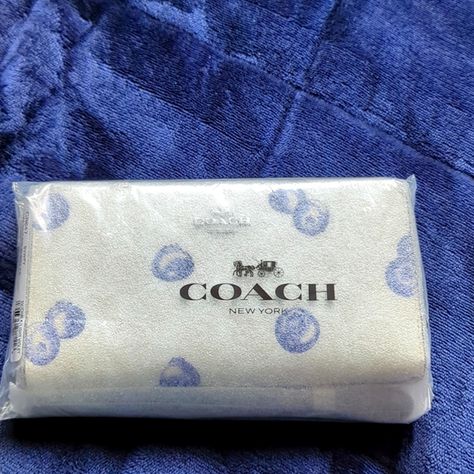 Coach Long Zip Around Wallet With Signature Canvas With Blueberry Print Money Purse Wallets, Blueberry Print, Skull Wallet, Marc Jacobs Wallet, Coach New York, Wallet Organization, Michael Kors Wallet, Signature Canvas, Wristlet Wallet