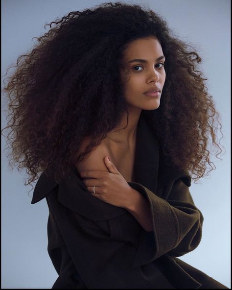 *FAN PAGE* Tina Kunakey Cassel on Instagram: “#tinakunakey” 📸 Maxim Gagarin 🧥 Bouguessa Tina Kunakey Curly Hair, Tina Kunakey Photoshoot, Curly Hair Models Photography, Sunset Editorial, Curly Hair Model, Tina Kunakey, Big Afro, Big Curly Hair, Natural Afro Hairstyles