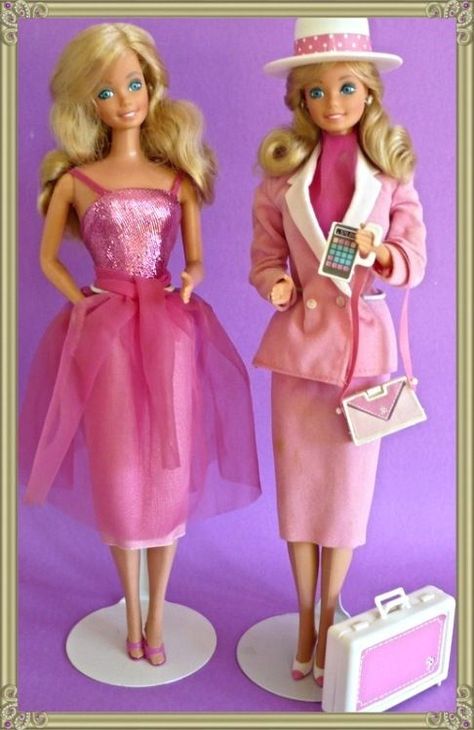 Top 10 Most Famous Barbie Dolls - Toptenz.net Vintage Toys 80s, 1980s Barbie, Barbie 80s, Im A Barbie Girl, Barbie Toys, Barbie Vintage, Barbie Party, Barbie Dream, Barbie I