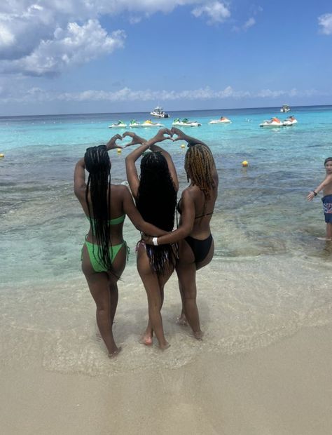 Beach Vacay With Friends, Island Asthetic Picture, 3 People Photos, Cruise Black Women, Black Summer Aesthetic, Beach Pictures Black Women, Vacation Black Women, Swimsuit Black Women, Gang Pictures