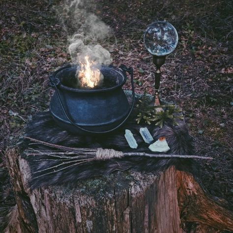 Feeling grounded and connected to the Earth that we are a part of is important when it comes to doing spellwork and ritual work. Essential… Angus And Julia Stone, Concrete Blonde, Feeling Grounded, Kina Grannis, Julia Stone, Joe Hisaishi, Pretty Reckless, White Figures, Celtic Mythology