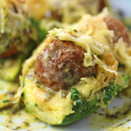 Meatball Zucchini Boats are stuffed with pesto, juicy meatballs and topped with Alfredo sauce and lots of cheese, for a quick and delicious dinner or easy appetizer. Meatball Zucchini, Zucchini Alfredo, Zucchini Boats Recipe, Juicy Meatballs, Zucchini Meatballs, Zucchini Boat Recipes, Bake Zucchini, Ground Chicken Recipes, Zucchini Boats