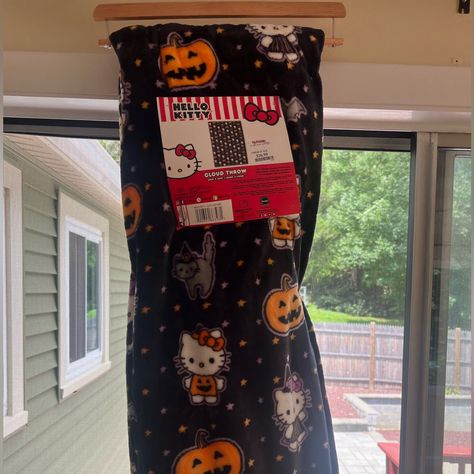 Brand New Blanket And Will Ship Immediately! Stuff To Do At Home, Kitty Crafts, Boo Baskets, Hello Kitty Blanket, Hello Kitty Gifts, Random Products, Bat Cave, Holiday Blankets, Hello Kitty Crafts