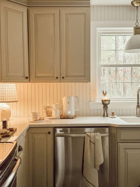 Beaded Cabinets Kitchen, Country Cottage Backsplash, Bead Board Projects, Beadboard Above Kitchen Cabinets, B Board Backsplash, Brick And Beadboard Kitchen, Beaded Board Backsplash, Bead Board In Living Room, Cottage Cabinets Kitchen