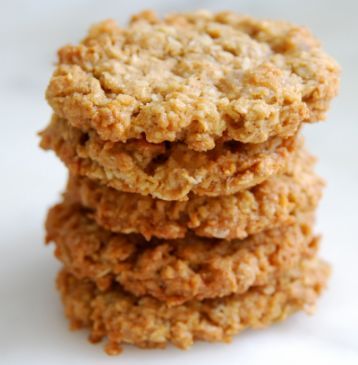 Flourless Oatmeal Cookies (remix) - 30 Calories Recipe via @SparkPeople Crispy Oatmeal Cookies, Oatmeal Cookies Easy, Resepi Biskut, Oatmeal Cookie Recipes, Low Fodmap Recipes, Fodmap Recipes, Food Cakes, Oatmeal Cookies, Easy Cookies