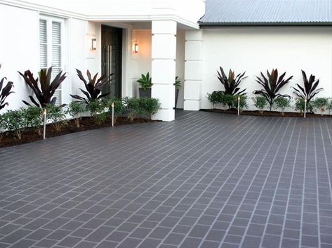 Designs for concrete driveways in Brisbane Fix Cracked Concrete, Modern Driveway, Stencil Concrete, Spanish Style Architecture, Paving Ideas, Concrete Resurfacing, Front Garden Landscape, Driveway Design, Concrete Driveways