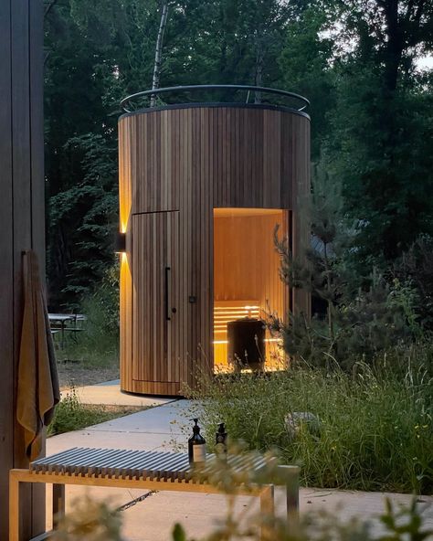 LumiPod (@lumipod_cabin) • Photos et vidéos Instagram Round Sauna, Ice Hut, Outdoor Sauna, Cabin Design, Garden Room, Room Types, Boutique Hotel, Instagram Profile, Spa