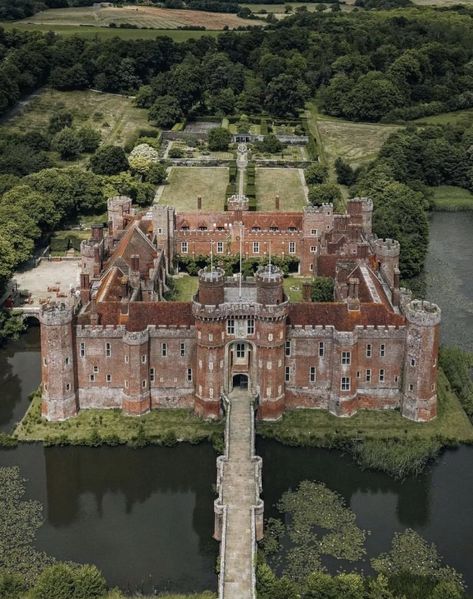 Castle England, Castles To Visit, English Castles, Castle Mansion, European Castles, Chateau France, Castle Ruins, Castle House, Beautiful Castles