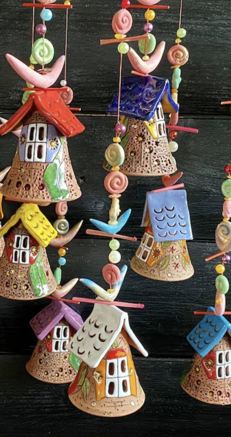 Clay Wind Chimes, Farmhouse Shower Tile Ideas, Farmhouse Shower Tile, Shower Tile Ideas, Art Coquillage, Ceramic Birdhouse, Farmhouse Shower, Tiled Shower, Pottery Handbuilding