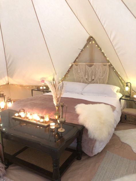 Romantic Yurt Ideas, Bell Tent Interior Ideas, Bell Tent Interior, Glamping Decor, Yurt Glamping, Tent Bedroom, Yurt Life, Boho Camping, Tent Interior