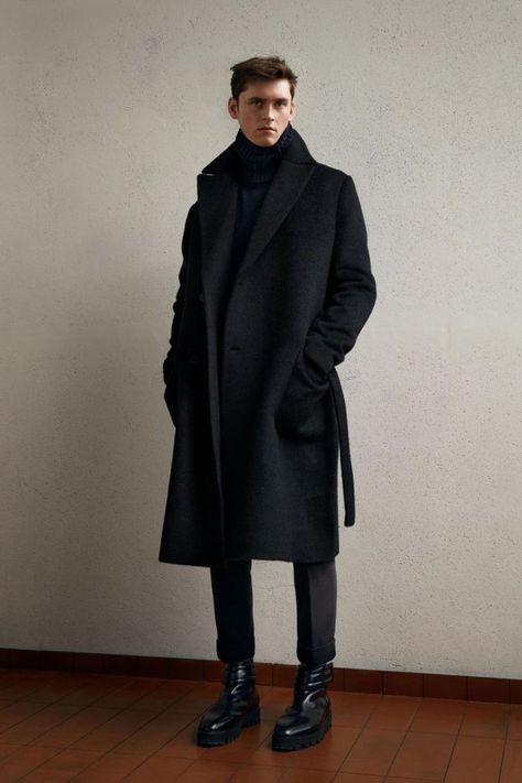 H&M Modernizes Classic Fits for Its 2016 Fall/Winter Studio Line Outfits Quotes, Man's Overcoat, Long Coat Men, Black Outfit Men, Black Overcoat, Overcoat Men, Men's Trench Coat, Long Black Coat, Long Overcoat