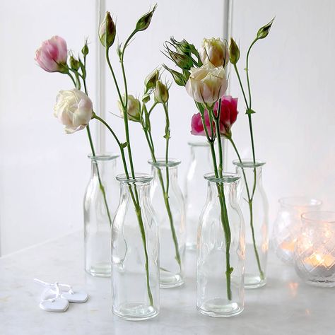 Are you interested in our wedding glass vase? With our clear glass vase you need look no further. Glass Vases Wedding, Small Glass Vase, Glass Bottle Vase, Round Glass Vase, Stem Flowers, Clear Bottle, Small Glass Vases, Party Tables, Flower Vase Arrangements