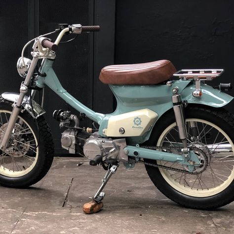 1998 Honda Dream 100 Custom by @benditamacchina from São Paulo, Brazil.… | Instagram Honda C90, Honda Cg125, Honda Scooters, Cafe Racer Moto, Honda Scrambler, Scooter 50cc, Biker Photography, Honda C70, Motorcycle Magazine