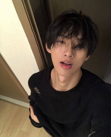 asian boy asian guy chinese boy chinese guy cute handsome east asian boy east asian guy man Cute Japanese Guys, Aesthetic Definition, Ulzzang Aesthetic, 사진 촬영 포즈, Handsome Asian Men, Hot Asian Men, Cute Asian Guys