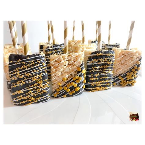 Black/Gold/White Rice Krispie Treats White Rice Krispie Treats, Birthday Nails 21st, Gatsby Birthday Party, Black Dessert, Nails Birthday, Gold Dessert, Gatsby Themed Party, Gold Candy, Gold Party Decorations