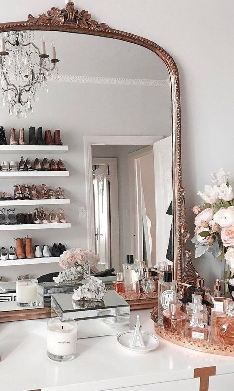 The Golden Girl | Pretty Things, Aesthetic, makeup, relaxing, pink, soft pink, makeup, baths, flowers, shades of pink, style, fashion blogger, blogger, inspiration Decorating Bathrooms, Facial Art, Shoe Shelves, Glam Room, Inspo Pics, Vintage Bedroom, Bedroom Vintage, Decoration Inspiration, Beauty Room