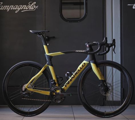 2021 Pinarello Dogma F12 💛🖤💛 Frame: @pinarello_official Dogma F12 Disc Drivetrain: @campagnolosrl Super Record EPS Wheels: @campagnolosrl Bora Ultra WTO #cycling #pinarello #campagnolo Pinarello Dogma F12, Pinarello Dogma, Cycling Inspiration, Cycle Gear, Bike Mountain, Fixie Bike, Mtb Bike Mountain, Wrap Ideas, Road Bike Cycling