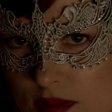 Tomorrow, slip into something a shade darker. #FiftyShadesDarker Anastasia Steele Costume, Anastasia Steele Dress, Anastasia Steele Outfits, Perfect Halloween Costume, Halloween Costumes To Make, Roll Play, Anastasia Steele, Unique Halloween Costumes, Fifty Shades Darker