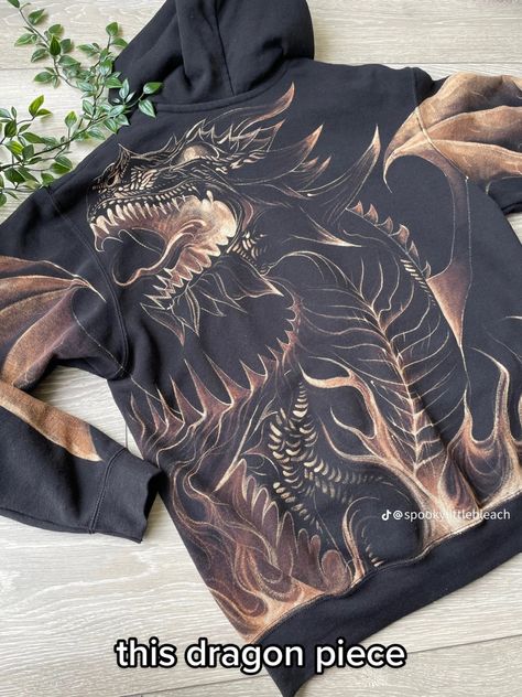 Painted Hoodie Diy Ideas, Bleach Paint Designs, Dragon Bleach Shirt, Hand Painted Bleach Shirt, Bleached Hoodie Diy, Bleached Hoodie, Bleached Clothes Ideas, Bleach Dye Designs, Bleach Painting