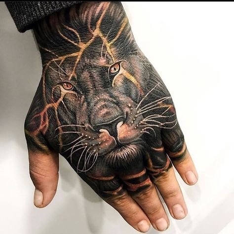 Hand Tattoo Cover Up, Tiger Hand Tattoo, Tattoo Main, Lion Hand Tattoo, Tattoo Cover Ups, Herren Hand Tattoos, Rib Tattoos For Guys, Full Hand Tattoo, Lion Tattoo Sleeves