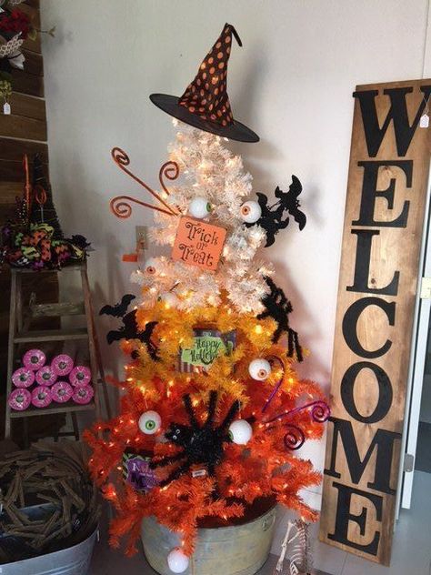 Candy Corn Themed Halloween Tree Diy Candy Corn, Spooky Craft, Diy Resin Tray, Candy Corn Halloween, Halloween Clay, Halloween Tree, Diy Gnomes, Autumn Crafts, Halloween Trees