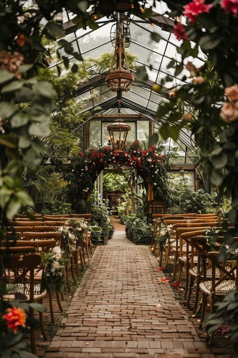 27 Small Wedding Ideas for an Intimate and Memorable Day Wedding Venues Minimalist, Romantic Micro Wedding, Micro Wedding Themes, Wedding Vignette Ideas, Wedding Decorations Unique, Wedding Inspo Minimalist, Small Cute Wedding Ideas, Unique Alter Ideas, Small Wedding Theme Ideas