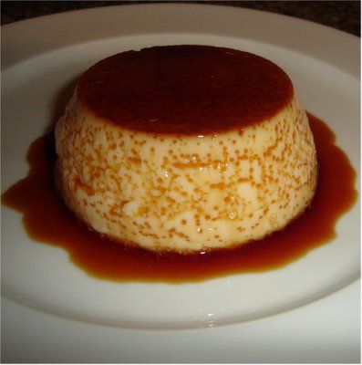 Es muy fácil y delicioso, para complacer paladares exigentes. Vietnamese Flan Recipe, Homemade Flan Recipe, How To Make Flan, Flan Au Caramel, Caramel Flan, Baked Custard, Custard Pudding, Custard Desserts, Caramel Desserts