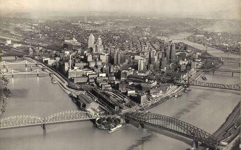 1949 before the development of the all the beautiful parks and open spaces downtown. Point State Park Pittsburgh, Dc Vacation, Pittsburgh Skyline, Pittsburgh City, Urban Park, Steel City, Pittsburgh Pennsylvania, Beautiful Park, Best Places To Live