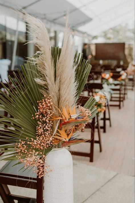 Bird Of Paradise Decor Wedding, Boho Palm Leaf Centerpiece, Dry Palm Leaves Wedding Decor, Dried Palm Leaf Centerpiece, Palm Frond Centerpiece, Palm Frond Decor Wedding, Birds Of Paradise Decor, Bird Of Paradise Table Decor, Pampas Grass And Palm Leaves Centerpiece