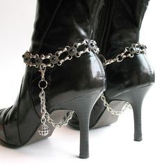 Boot Chains/Jewlery Cowboy Boot Purse, Boot Chains, Creative Shoes, Boot Bling, Shoes Heels Classy, Boot Straps, Boot Jewelry, Harness Boots, Shoe Clips